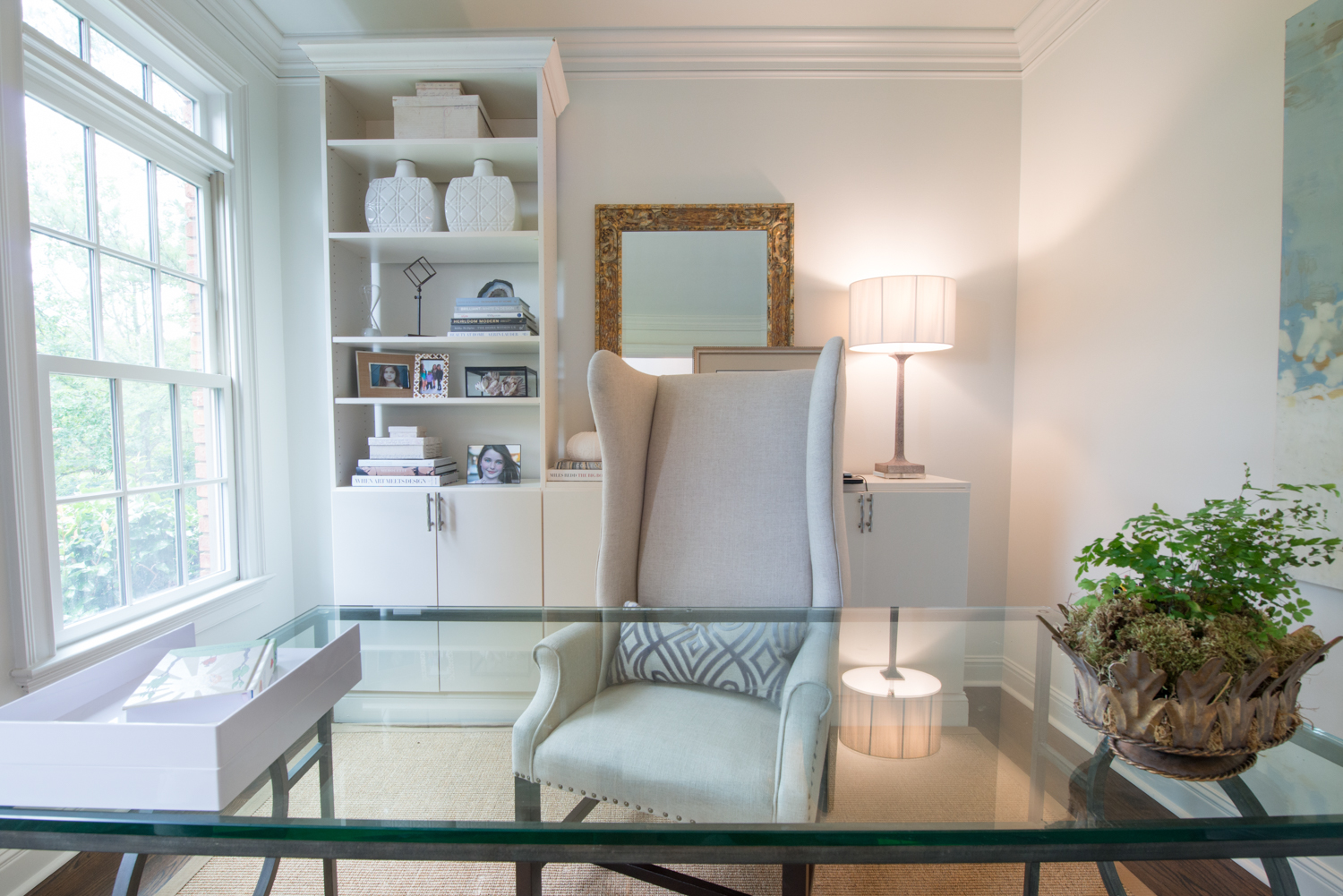 Classica Built-in Closet in White with an office desk and neutral colors.