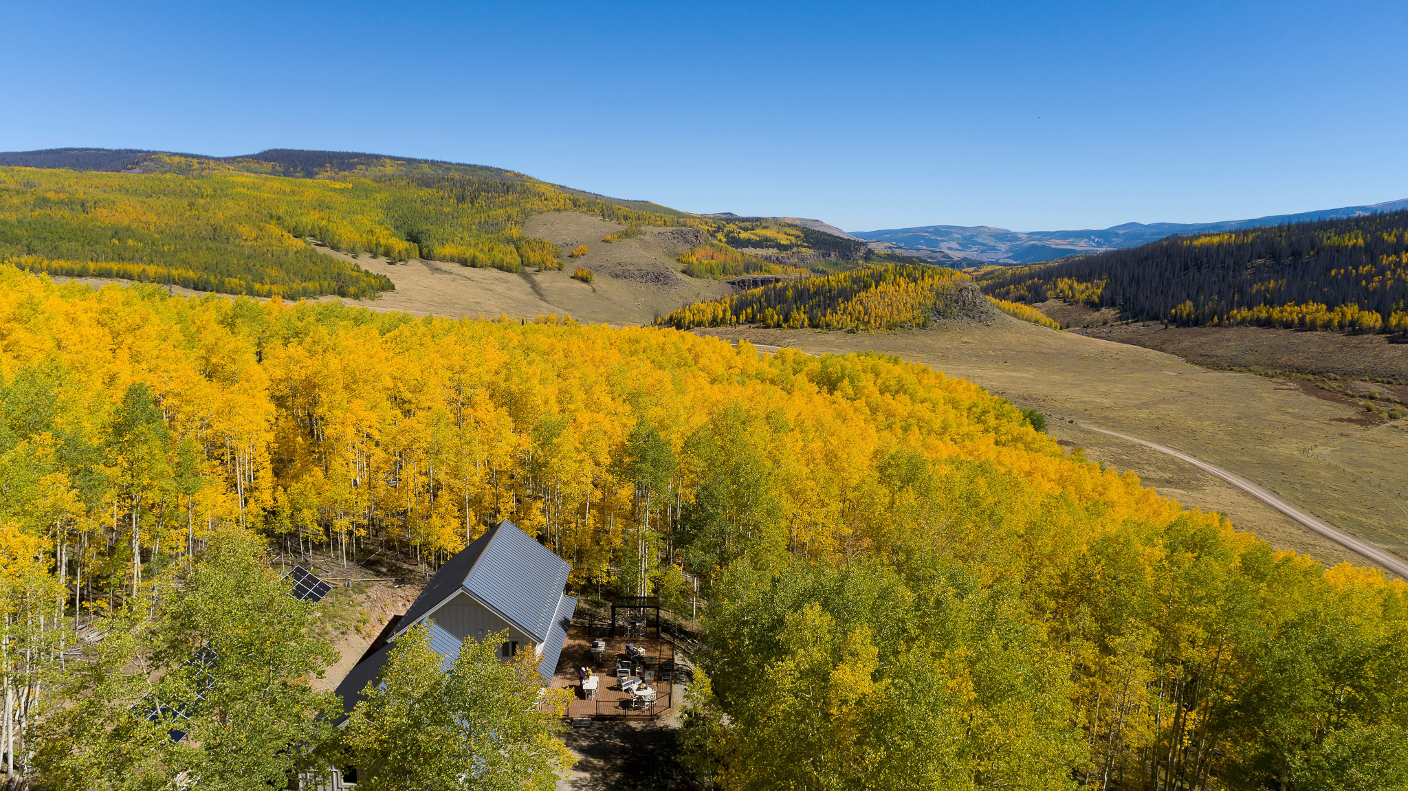 Mariposa Meadows location in mountains with colorful trees and compound.