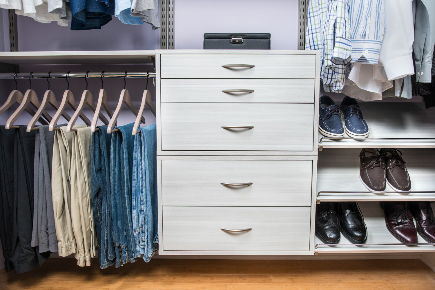 5 Great Reasons to Move Your Dresser Inside Your Closet