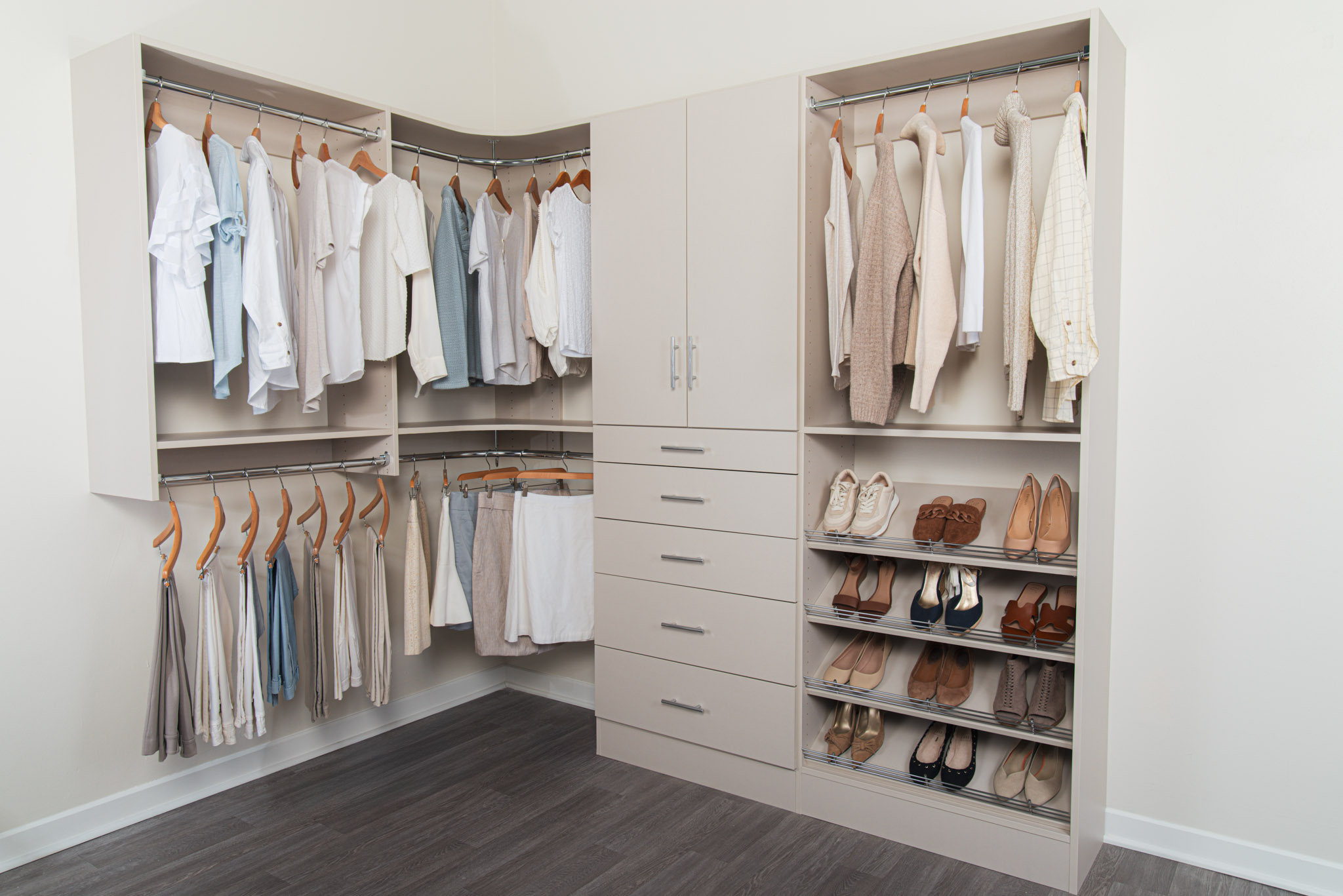 Classica built-in bedroom closet