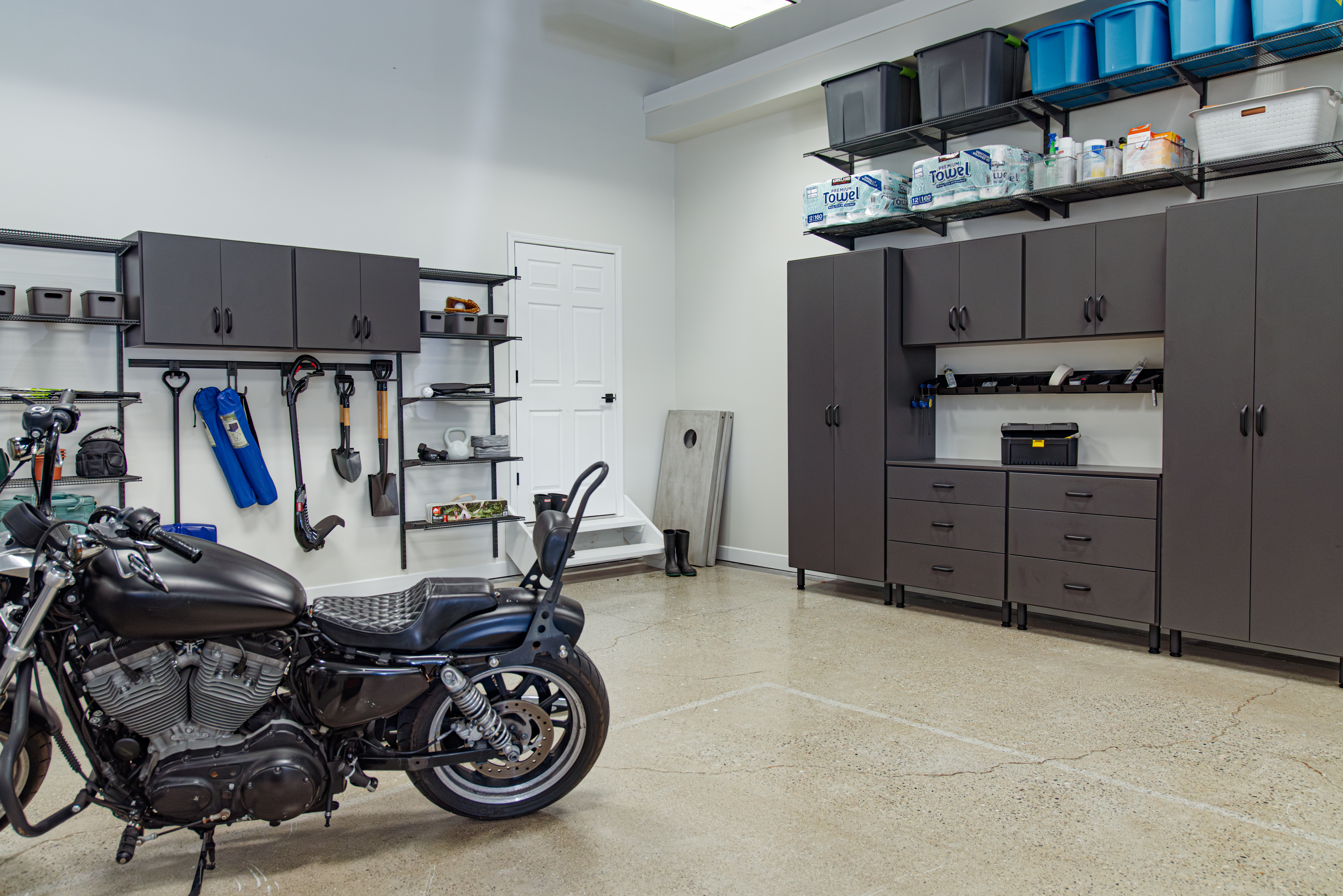 freedomRail EDGE Garage line. Gasrage storage.