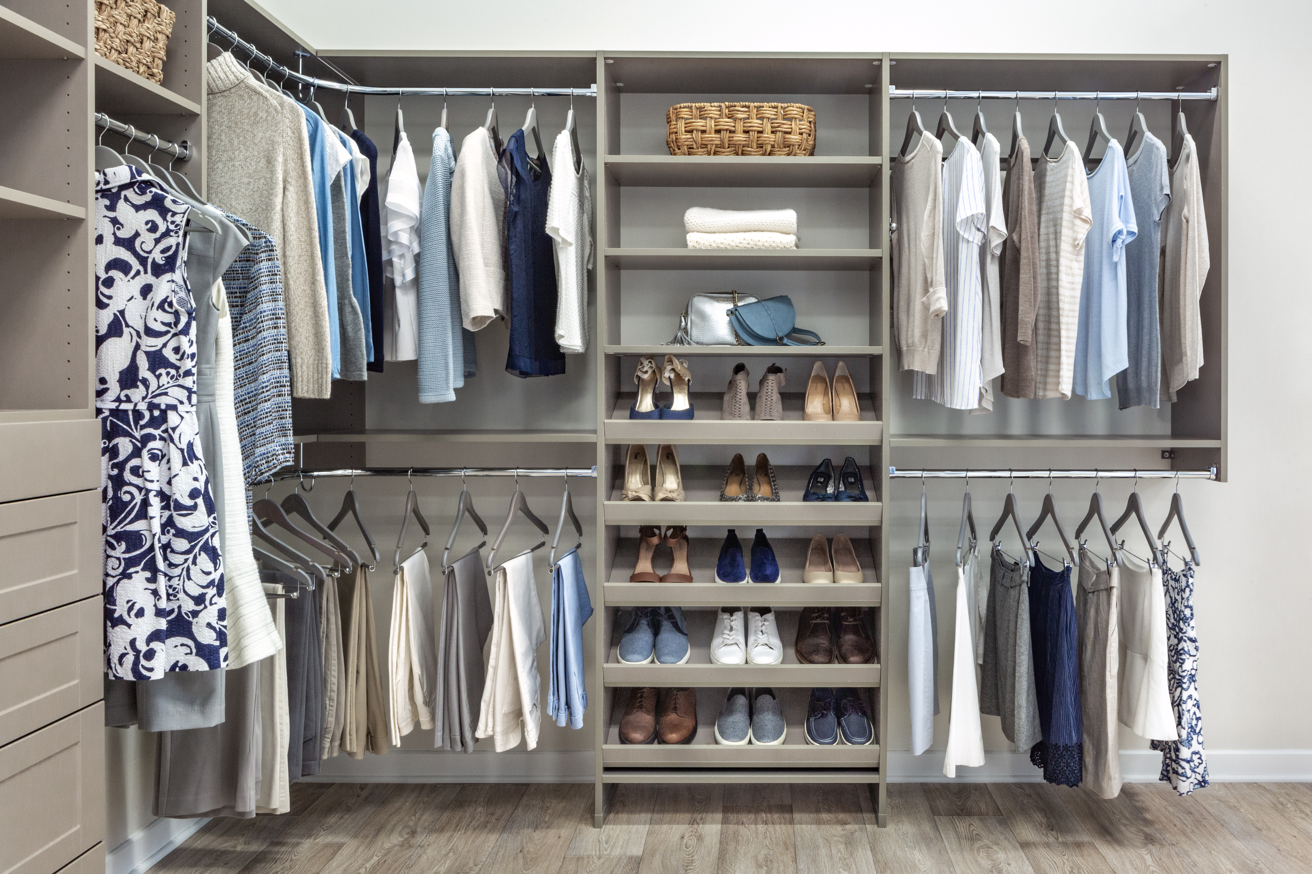 Select Closet with Select Easy Floor Mount in Century Gray